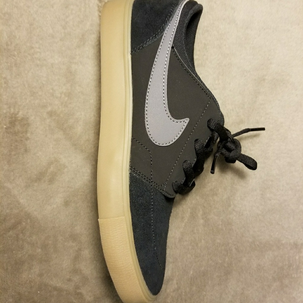 **(BUY 2 + 1 FREE)** Nike SB PORTMORE II